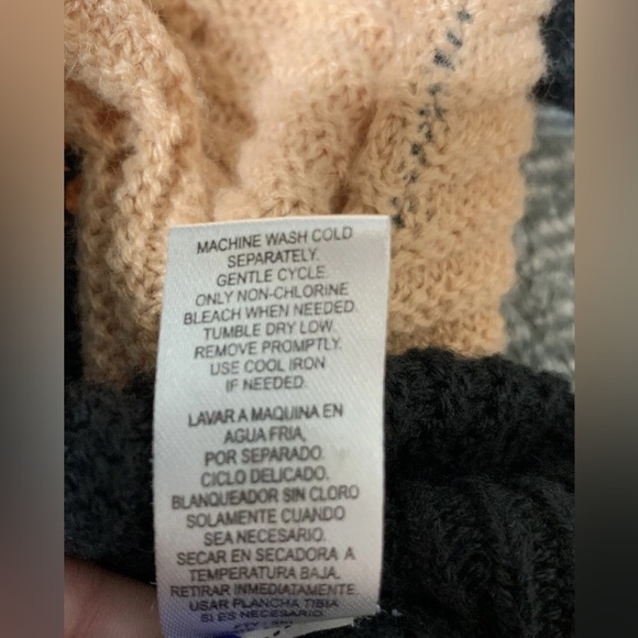 3/$20 Full Circle Trends Stylish Chevron Knit Sweater - Black, White, & Tan XL - Picture 10 of 11